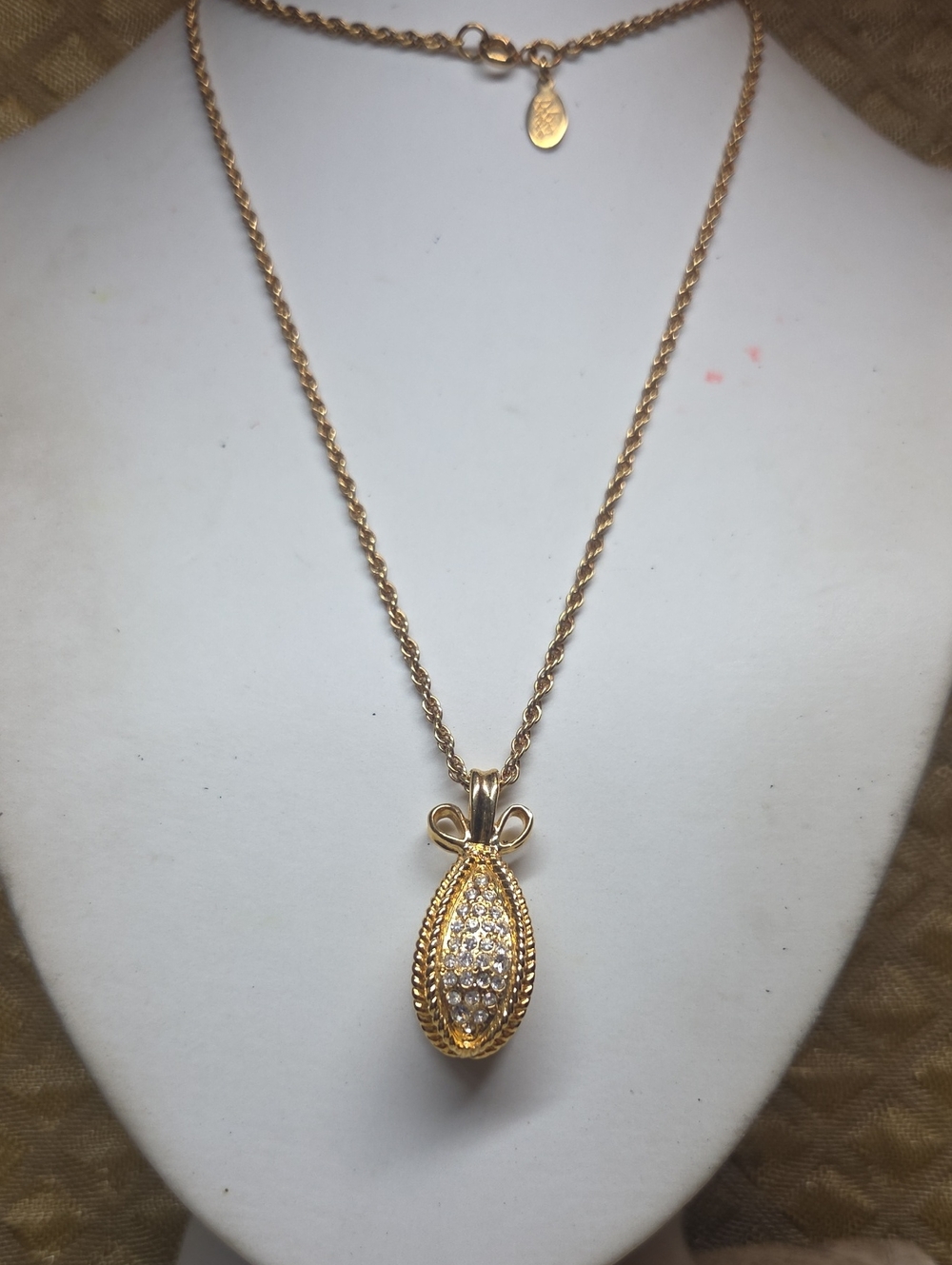 Vintage Joan Rivers Teardrop Crystal Pendant Necklace - Gold tone